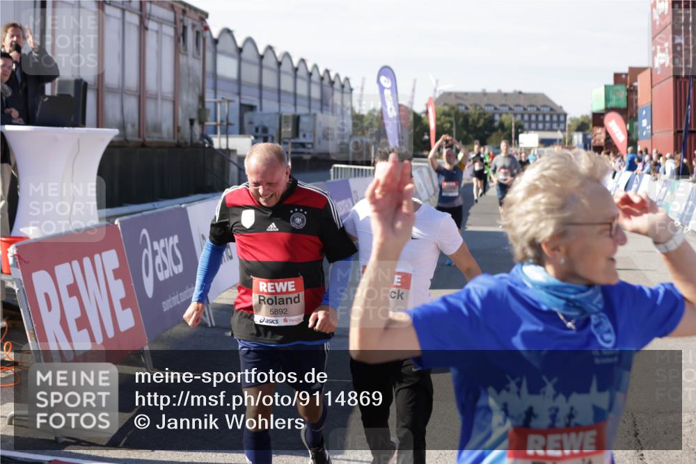 03.10.2025 - Köhlbrandbrückenlauf Jannik Wohlers http://msf.ph/oto/9114869 03.10.2025 13:32:28 Ziel 4485, 4578, 4966, 5286, 5357, 5876, 5891, 5892, 6141 meine-sportfotos.de