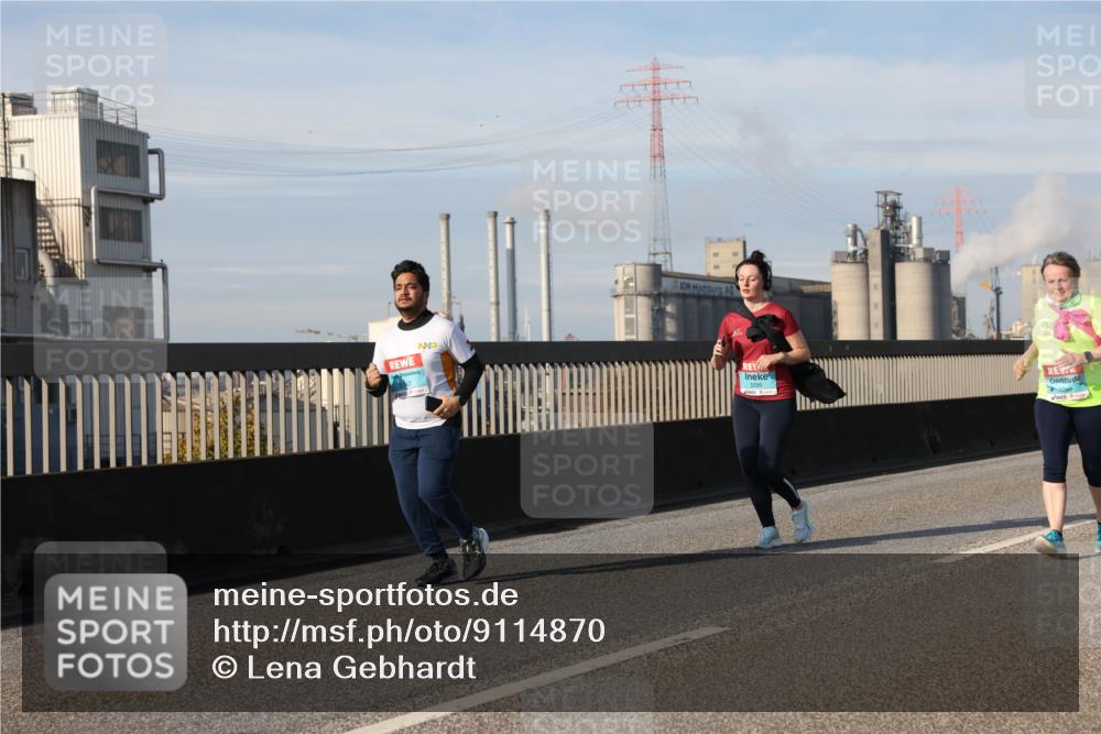 03.10.2025 - Köhlbrandbrückenlauf Lena Gebhardt http://msf.ph/oto/9114870 03.10.2025 10:17:47 Position 2 3290, 3289 meine-sportfotos.de