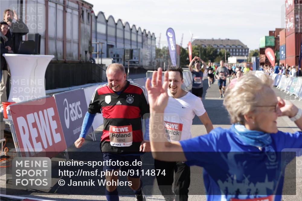 03.10.2025 - Köhlbrandbrückenlauf Jannik Wohlers http://msf.ph/oto/9114874 03.10.2025 13:32:28 Ziel 4485, 4578, 4966, 5286, 5357, 5876, 5891, 5892, 6141 meine-sportfotos.de