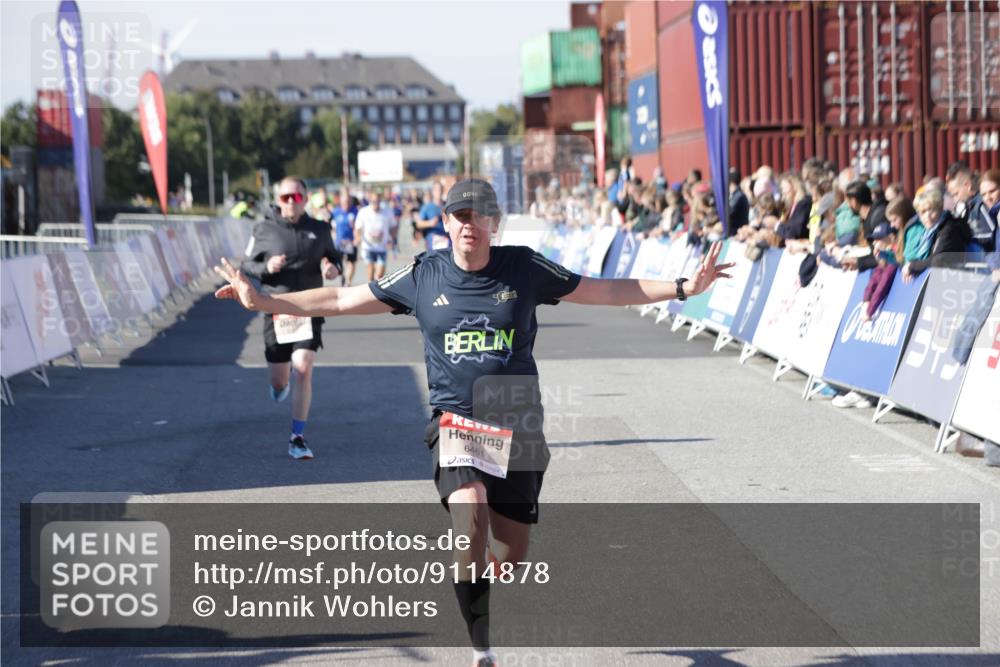 03.10.2025 - Köhlbrandbrückenlauf Jannik Wohlers http://msf.ph/oto/9114878 03.10.2025 13:02:04 Ziel 4025, 4118, 4162, 4206, 4258, 4543, 4907, 5703, 5718, 6032, 6235, 6461 meine-sportfotos.de