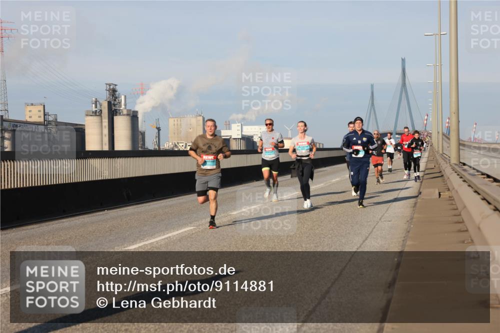 03.10.2025 - Köhlbrandbrückenlauf Lena Gebhardt http://msf.ph/oto/9114881 03.10.2025 09:43:21 Position 2  meine-sportfotos.de
