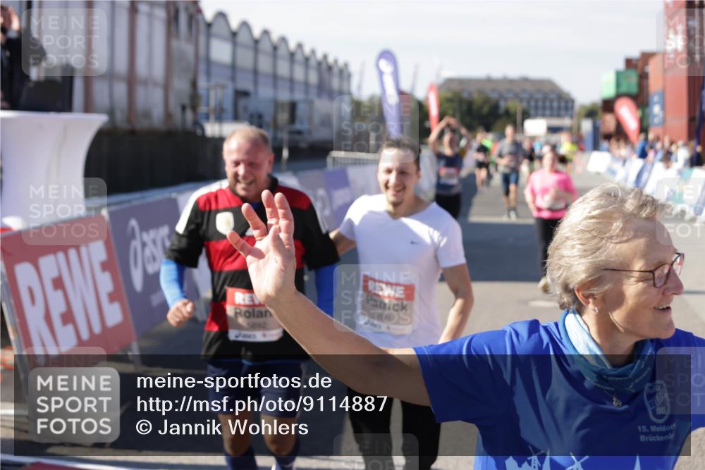 03.10.2025 - Köhlbrandbrückenlauf Jannik Wohlers http://msf.ph/oto/9114887 03.10.2025 13:32:29 Ziel 4485, 4578, 4966, 5286, 5357, 5876, 5891, 5892, 6141 meine-sportfotos.de