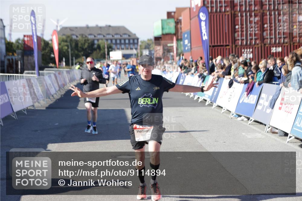 03.10.2025 - Köhlbrandbrückenlauf Jannik Wohlers http://msf.ph/oto/9114894 03.10.2025 13:02:04 Ziel 4025, 4118, 4162, 4206, 4258, 4543, 4907, 5703, 5718, 6032, 6235, 6461 meine-sportfotos.de