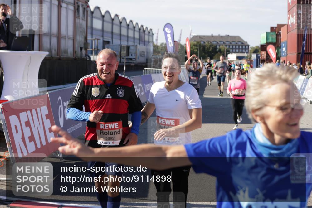 03.10.2025 - Köhlbrandbrückenlauf Jannik Wohlers http://msf.ph/oto/9114898 03.10.2025 13:32:29 Ziel 4485, 4578, 4966, 5286, 5357, 5876, 5891, 5892, 6141 meine-sportfotos.de