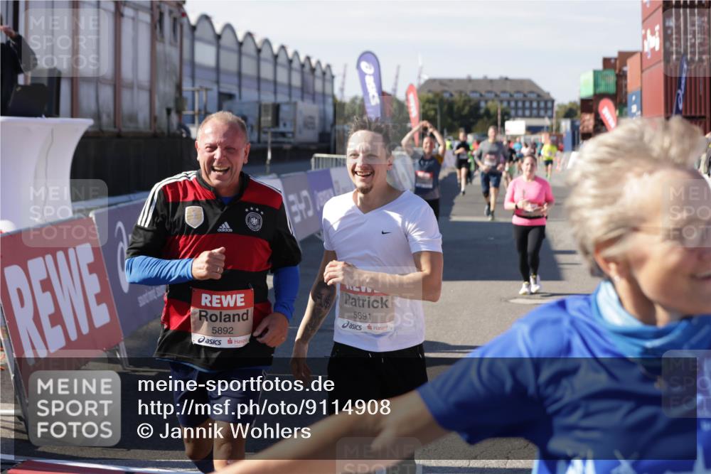 03.10.2025 - Köhlbrandbrückenlauf Jannik Wohlers http://msf.ph/oto/9114908 03.10.2025 13:32:29 Ziel 4485, 4578, 4966, 5286, 5357, 5876, 5891, 5892, 6141 meine-sportfotos.de