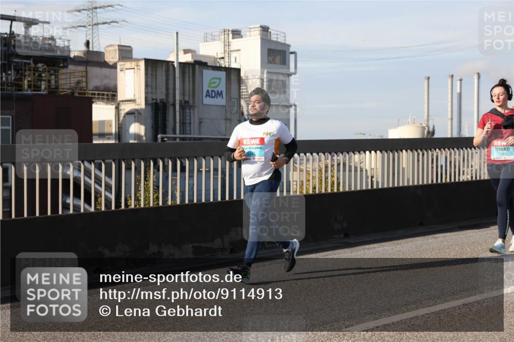 03.10.2025 - Köhlbrandbrückenlauf Lena Gebhardt http://msf.ph/oto/9114913 03.10.2025 10:17:48 Position 2 3347, 3290 meine-sportfotos.de