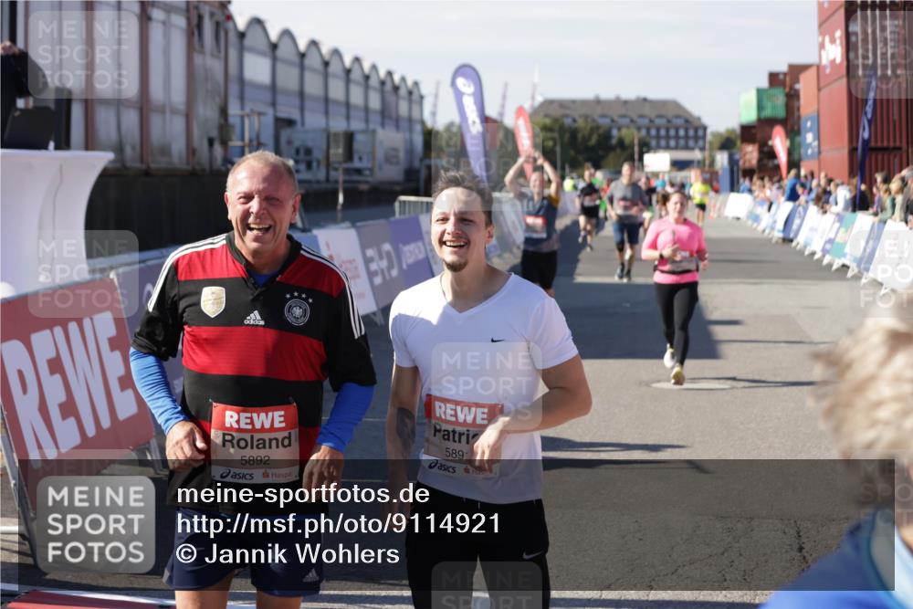 03.10.2025 - Köhlbrandbrückenlauf Jannik Wohlers http://msf.ph/oto/9114921 03.10.2025 13:32:29 Ziel 4485, 4578, 4966, 5286, 5357, 5876, 5891, 5892, 6141 meine-sportfotos.de