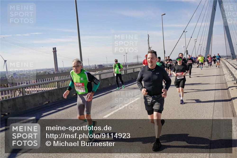 03.10.2025 - Köhlbrandbrückenlauf Michael Burmester http://msf.ph/oto/9114923 03.10.2025 12:56:25 Position 2 6077 meine-sportfotos.de