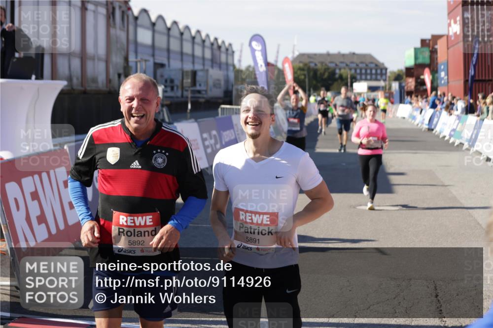 03.10.2025 - Köhlbrandbrückenlauf Jannik Wohlers http://msf.ph/oto/9114926 03.10.2025 13:32:29 Ziel 4485, 4578, 4966, 5286, 5357, 5876, 5891, 5892, 6141 meine-sportfotos.de