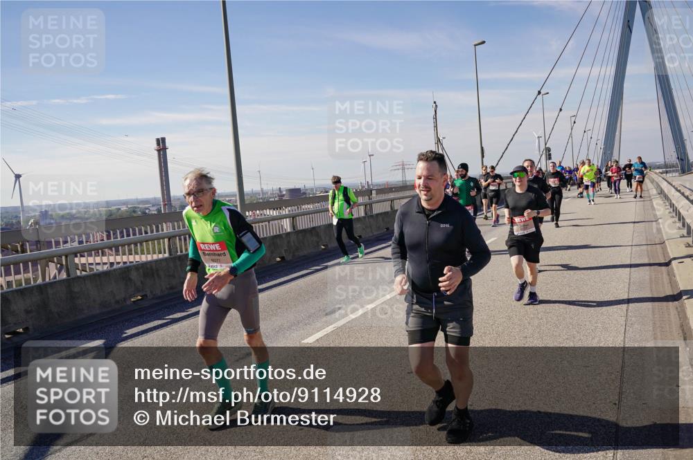 03.10.2025 - Köhlbrandbrückenlauf Michael Burmester http://msf.ph/oto/9114928 03.10.2025 12:56:25 Position 2 6077 meine-sportfotos.de