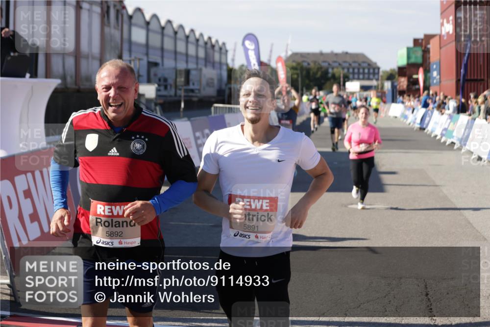 03.10.2025 - Köhlbrandbrückenlauf Jannik Wohlers http://msf.ph/oto/9114933 03.10.2025 13:32:29 Ziel 4485, 4578, 4966, 5286, 5357, 5876, 5891, 5892, 6141 meine-sportfotos.de