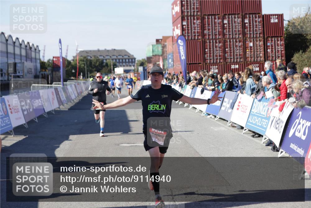 03.10.2025 - Köhlbrandbrückenlauf Jannik Wohlers http://msf.ph/oto/9114940 03.10.2025 13:02:05 Ziel 4025, 4118, 4162, 4206, 4258, 4543, 4907, 5703, 5718, 6032, 6235, 6461 meine-sportfotos.de