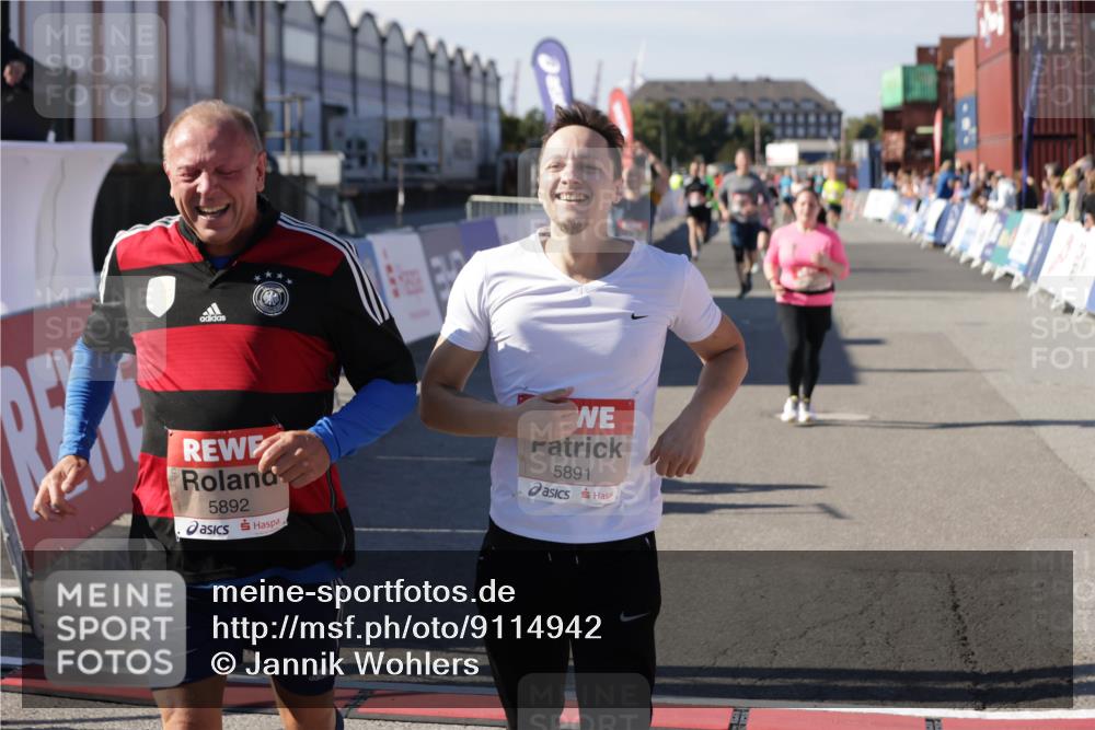 03.10.2025 - Köhlbrandbrückenlauf Jannik Wohlers http://msf.ph/oto/9114942 03.10.2025 13:32:29 Ziel 4485, 4578, 4966, 5286, 5357, 5876, 5891, 5892, 6141 meine-sportfotos.de