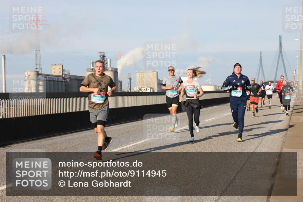 03.10.2025 - Köhlbrandbrückenlauf Lena Gebhardt http://msf.ph/oto/9114945 03.10.2025 09:43:23 Position 2 1142 meine-sportfotos.de