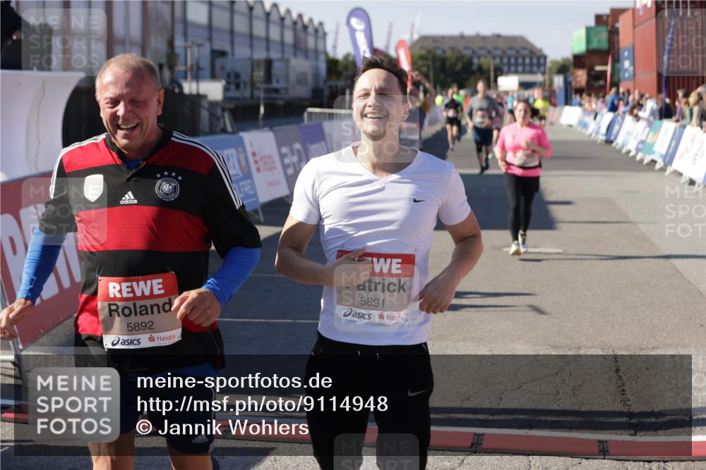 03.10.2025 - Köhlbrandbrückenlauf Jannik Wohlers http://msf.ph/oto/9114948 03.10.2025 13:32:29 Ziel 4485, 4578, 4966, 5286, 5357, 5876, 5891, 5892, 6141 meine-sportfotos.de