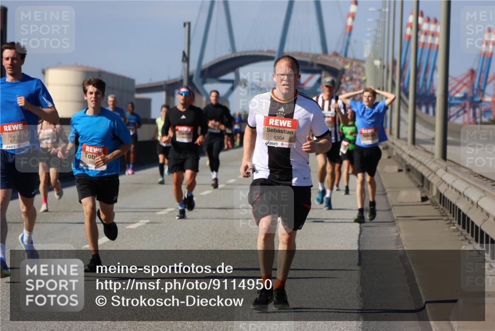 03.10.2025 - Köhlbrandbrückenlauf Strokosch-Dieckow http://msf.ph/oto/9114950 03.10.2025 12:47:04 Position 3 6775, 652, 4304 meine-sportfotos.de