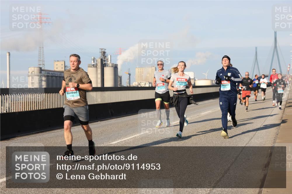 03.10.2025 - Köhlbrandbrückenlauf Lena Gebhardt http://msf.ph/oto/9114953 03.10.2025 09:43:23 Position 2 4, 100, 1142, 3243 meine-sportfotos.de
