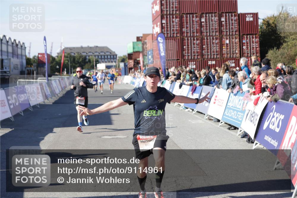 03.10.2025 - Köhlbrandbrückenlauf Jannik Wohlers http://msf.ph/oto/9114961 03.10.2025 13:02:05 Ziel 4025, 4118, 4162, 4206, 4258, 4543, 4907, 5703, 5718, 6032, 6235, 6461 meine-sportfotos.de