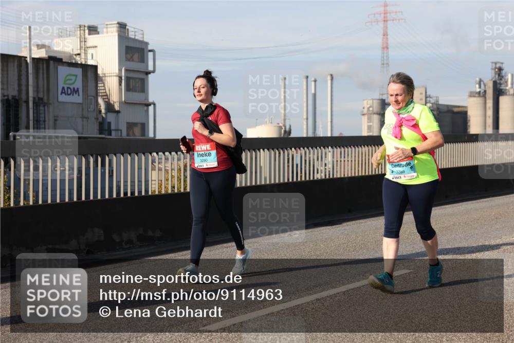 03.10.2025 - Köhlbrandbrückenlauf Lena Gebhardt http://msf.ph/oto/9114963 03.10.2025 10:17:49 Position 2 3290, 100, 3289 meine-sportfotos.de