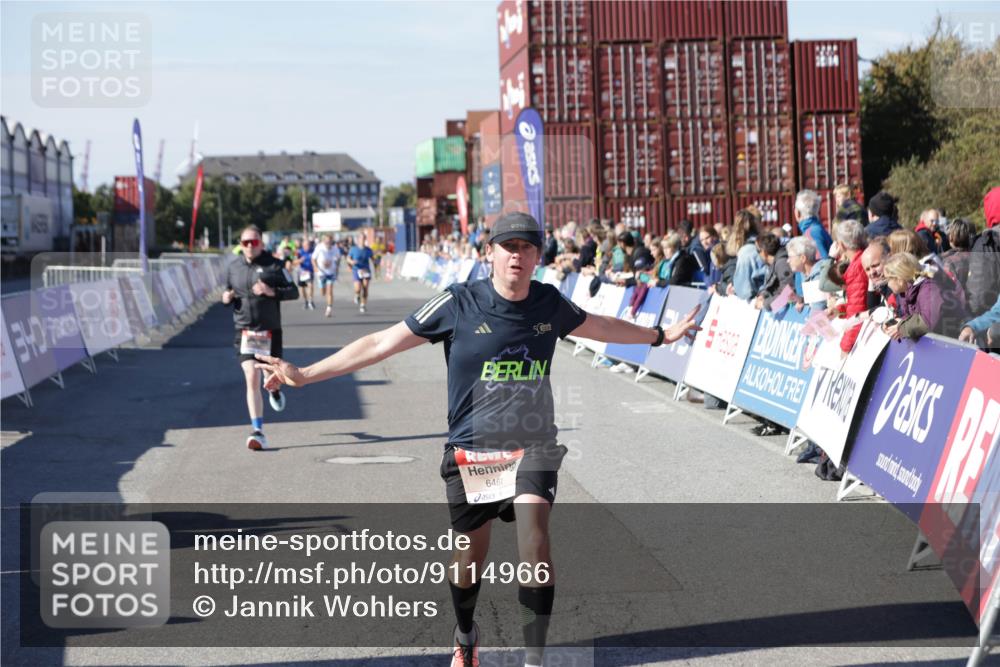 03.10.2025 - Köhlbrandbrückenlauf Jannik Wohlers http://msf.ph/oto/9114966 03.10.2025 13:02:05 Ziel 4025, 4118, 4162, 4206, 4258, 4543, 4907, 5703, 5718, 6032, 6235, 6461 meine-sportfotos.de