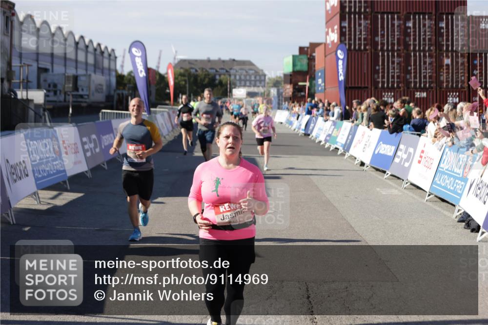 03.10.2025 - Köhlbrandbrückenlauf Jannik Wohlers http://msf.ph/oto/9114969 03.10.2025 13:32:32 Ziel 4485, 4966, 5226, 5255, 5286, 5357, 5442, 5876, 5891, 5892, 6141 meine-sportfotos.de