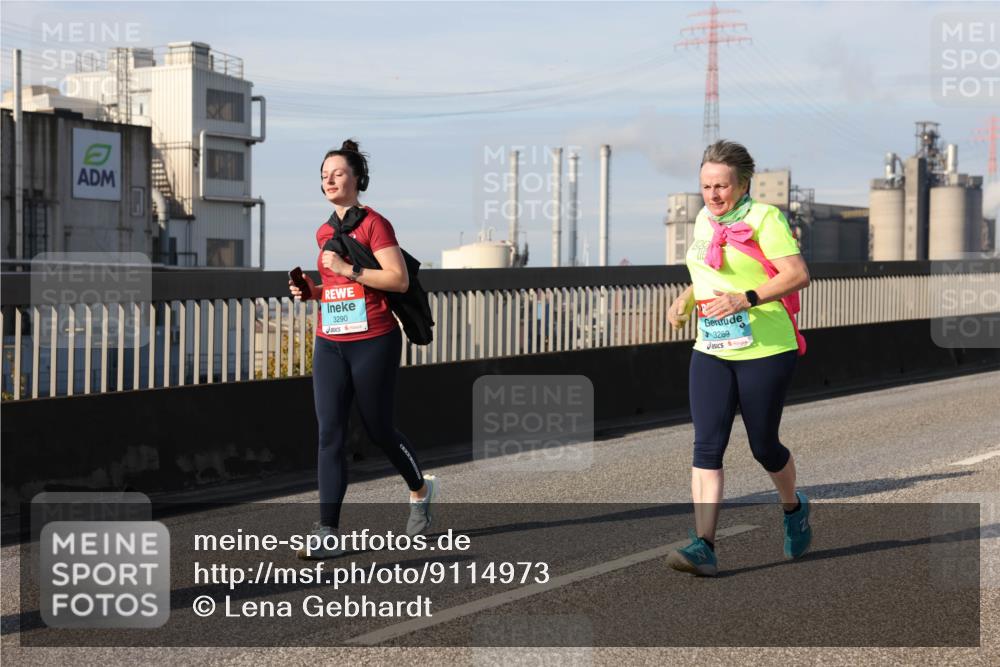 03.10.2025 - Köhlbrandbrückenlauf Lena Gebhardt http://msf.ph/oto/9114973 03.10.2025 10:17:49 Position 2 3290, 3289 meine-sportfotos.de