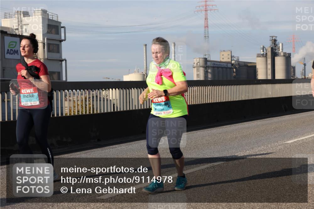 03.10.2025 - Köhlbrandbrückenlauf Lena Gebhardt http://msf.ph/oto/9114978 03.10.2025 10:17:50 Position 2 3290, 100, 3289 meine-sportfotos.de