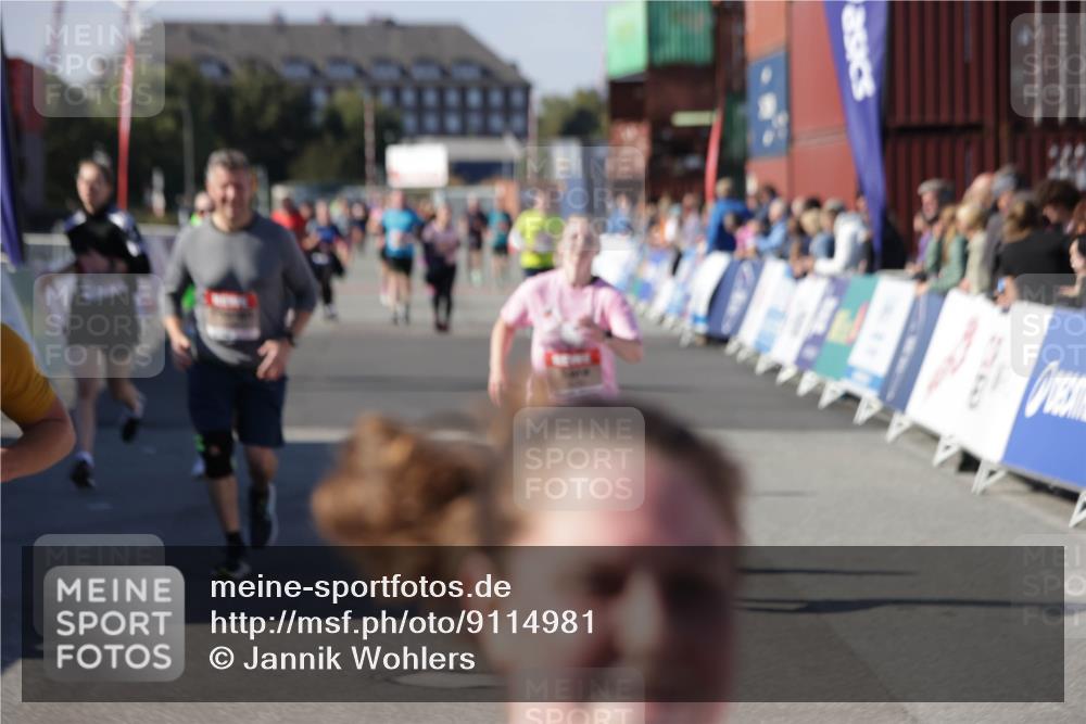03.10.2025 - Köhlbrandbrückenlauf Jannik Wohlers http://msf.ph/oto/9114981 03.10.2025 13:32:33 Ziel 4966, 5226, 5255, 5286, 5357, 5442, 5876, 5891, 5892, 6141 meine-sportfotos.de
