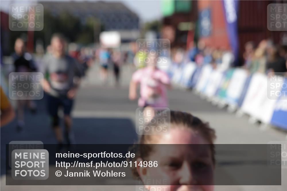 03.10.2025 - Köhlbrandbrückenlauf Jannik Wohlers http://msf.ph/oto/9114986 03.10.2025 13:32:33 Ziel 4966, 5226, 5255, 5286, 5357, 5442, 5876, 5891, 5892, 6141 meine-sportfotos.de