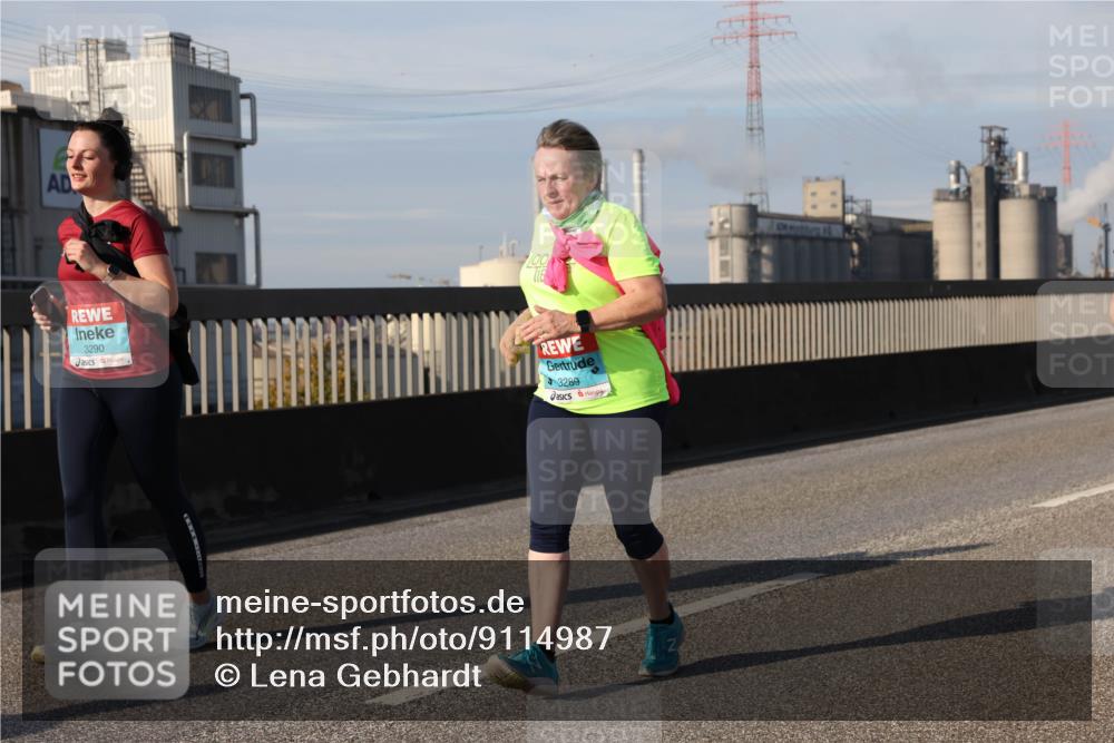 03.10.2025 - Köhlbrandbrückenlauf Lena Gebhardt http://msf.ph/oto/9114987 03.10.2025 10:17:50 Position 2 3290, 100, 3289 meine-sportfotos.de
