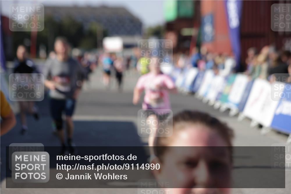 03.10.2025 - Köhlbrandbrückenlauf Jannik Wohlers http://msf.ph/oto/9114990 03.10.2025 13:32:33 Ziel 4966, 5226, 5255, 5286, 5357, 5442, 5876, 5891, 5892, 6141 meine-sportfotos.de