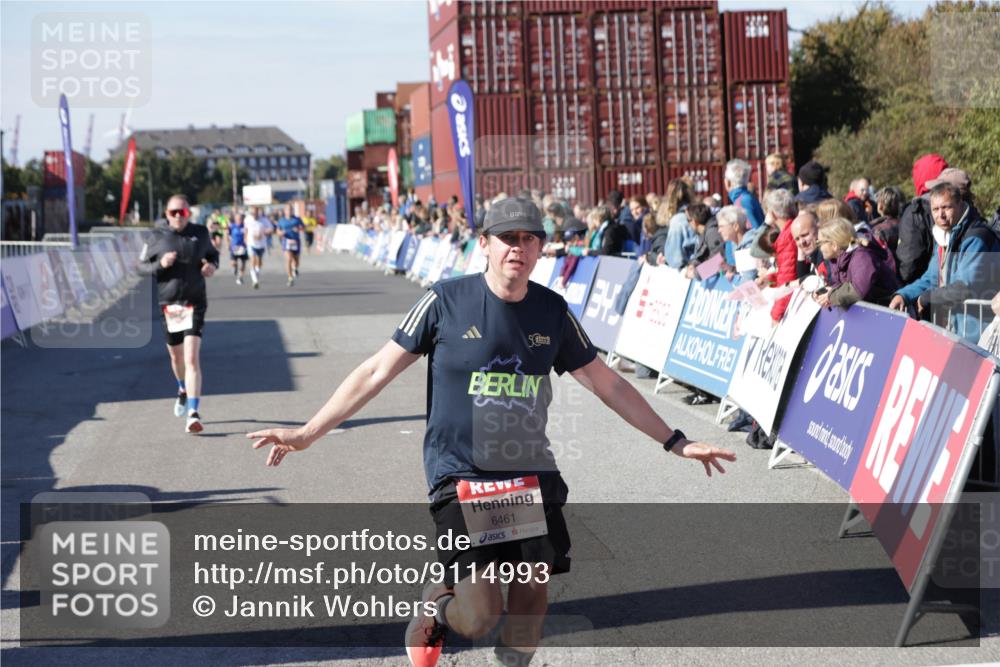 03.10.2025 - Köhlbrandbrückenlauf Jannik Wohlers http://msf.ph/oto/9114993 03.10.2025 13:02:05 Ziel 4025, 4118, 4162, 4206, 4258, 4543, 4907, 5703, 5718, 6032, 6235, 6461 meine-sportfotos.de
