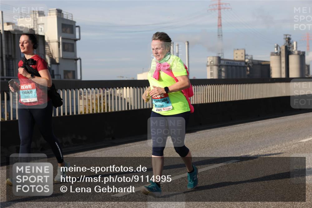 03.10.2025 - Köhlbrandbrückenlauf Lena Gebhardt http://msf.ph/oto/9114995 03.10.2025 10:17:50 Position 2 3290, 3289 meine-sportfotos.de