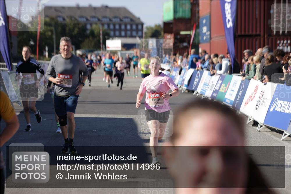 03.10.2025 - Köhlbrandbrückenlauf Jannik Wohlers http://msf.ph/oto/9114996 03.10.2025 13:32:33 Ziel 4966, 5226, 5255, 5286, 5357, 5442, 5876, 5891, 5892, 6141 meine-sportfotos.de