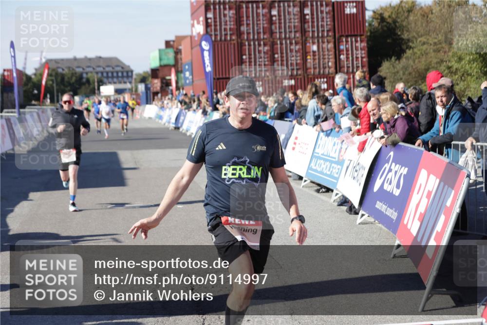 03.10.2025 - Köhlbrandbrückenlauf Jannik Wohlers http://msf.ph/oto/9114997 03.10.2025 13:02:05 Ziel 4025, 4118, 4162, 4206, 4258, 4543, 4907, 5703, 5718, 6032, 6235, 6461 meine-sportfotos.de