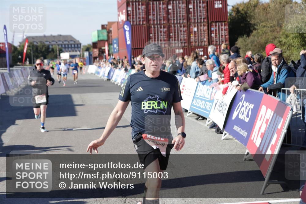 03.10.2025 - Köhlbrandbrückenlauf Jannik Wohlers http://msf.ph/oto/9115003 03.10.2025 13:02:05 Ziel 4025, 4118, 4162, 4206, 4258, 4543, 4907, 5703, 5718, 6032, 6235, 6461 meine-sportfotos.de
