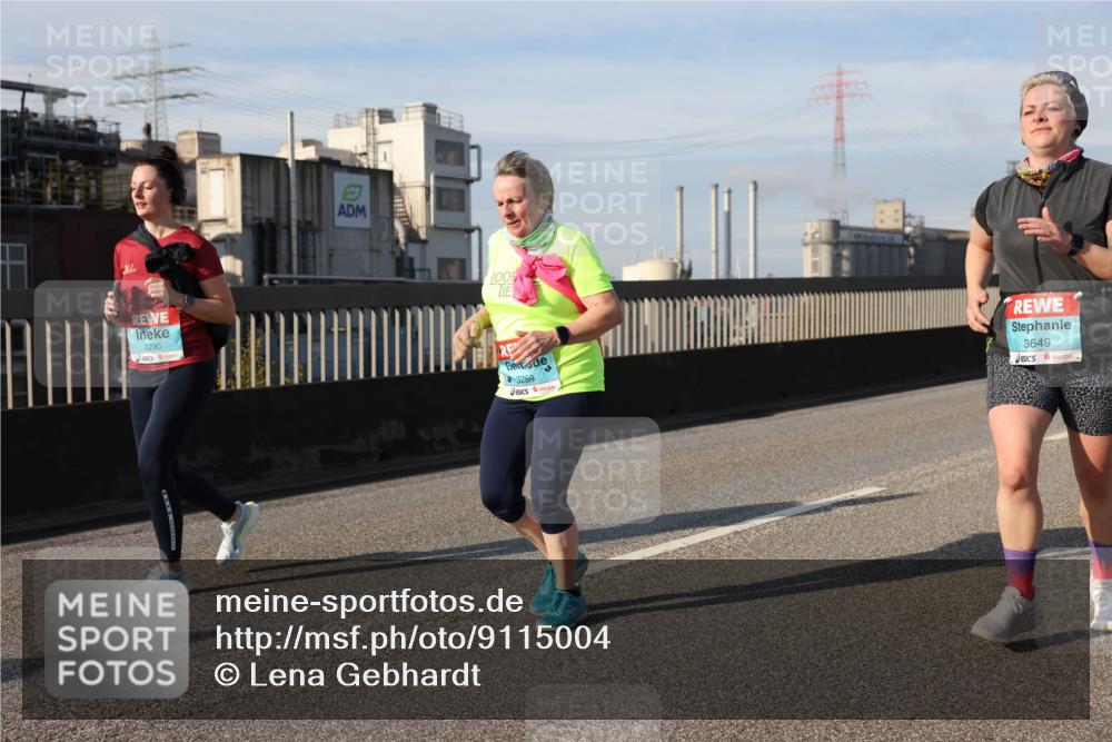 03.10.2025 - Köhlbrandbrückenlauf Lena Gebhardt http://msf.ph/oto/9115004 03.10.2025 10:17:50 Position 2 3290, 3289, 3649 meine-sportfotos.de