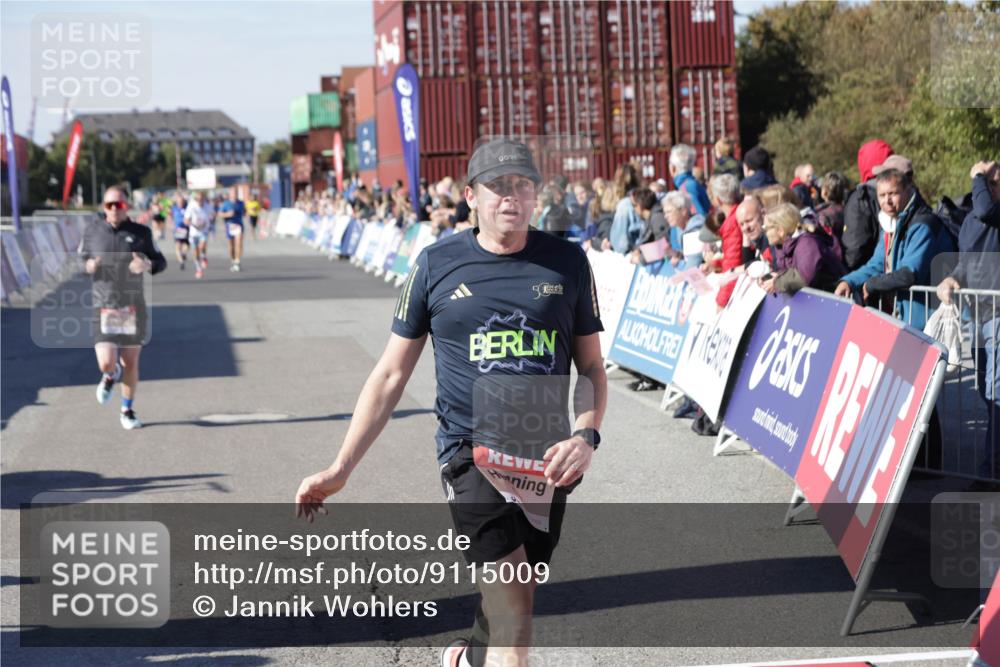 03.10.2025 - Köhlbrandbrückenlauf Jannik Wohlers http://msf.ph/oto/9115009 03.10.2025 13:02:05 Ziel 4025, 4118, 4162, 4206, 4258, 4543, 4907, 5703, 5718, 6032, 6235, 6461 meine-sportfotos.de