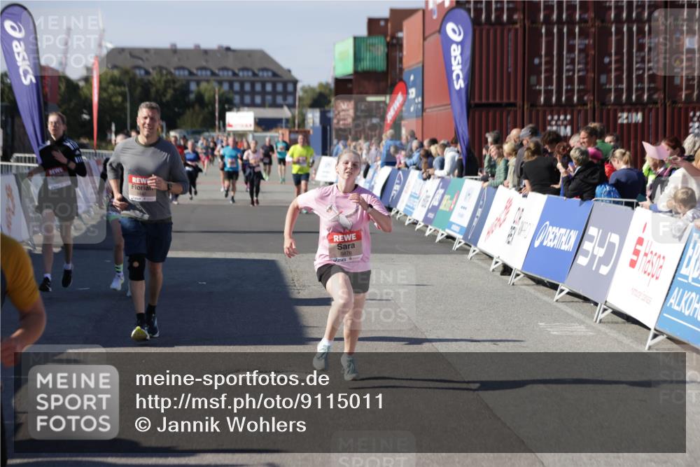 03.10.2025 - Köhlbrandbrückenlauf Jannik Wohlers http://msf.ph/oto/9115011 03.10.2025 13:32:34 Ziel 4966, 5226, 5255, 5286, 5357, 5442, 5876, 5891, 5892, 6141 meine-sportfotos.de