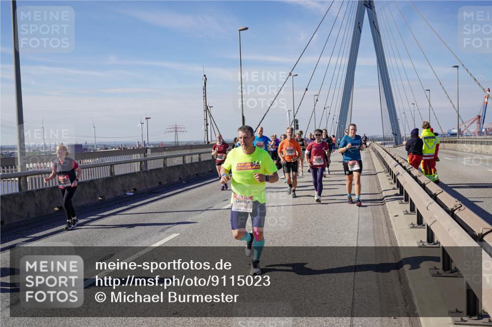 03.10.2025 - Köhlbrandbrückenlauf Michael Burmester http://msf.ph/oto/9115023 03.10.2025 12:56:31 Position 2 3, 5933 meine-sportfotos.de