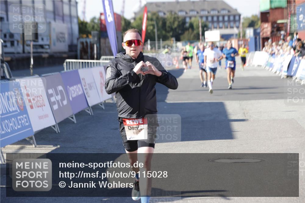 03.10.2025 - Köhlbrandbrückenlauf Jannik Wohlers http://msf.ph/oto/9115028 03.10.2025 13:02:06 Ziel 4025, 4109, 4118, 4206, 4258, 4543, 4907, 5703, 5718, 6032, 6235, 6461 meine-sportfotos.de