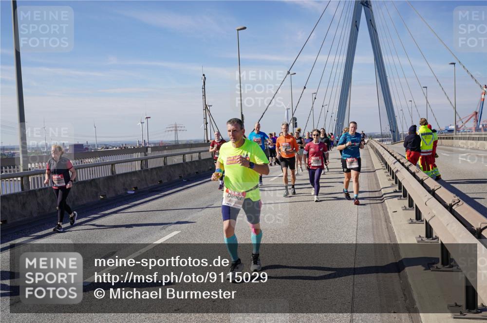 03.10.2025 - Köhlbrandbrückenlauf Michael Burmester http://msf.ph/oto/9115029 03.10.2025 12:56:31 Position 2 5933 meine-sportfotos.de
