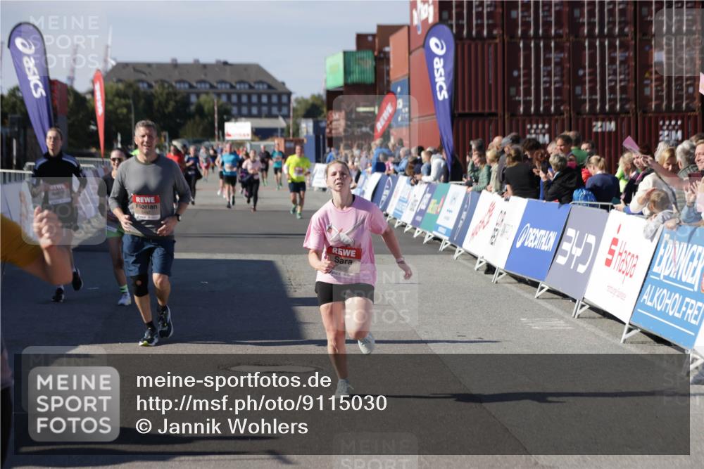03.10.2025 - Köhlbrandbrückenlauf Jannik Wohlers http://msf.ph/oto/9115030 03.10.2025 13:32:34 Ziel 4966, 5226, 5255, 5286, 5357, 5442, 5876, 5891, 5892, 6141 meine-sportfotos.de