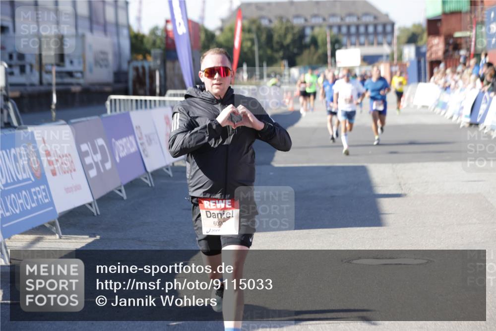 03.10.2025 - Köhlbrandbrückenlauf Jannik Wohlers http://msf.ph/oto/9115033 03.10.2025 13:02:07 Ziel 4025, 4109, 4118, 4543, 4907, 5703, 6032, 6235, 6461 meine-sportfotos.de