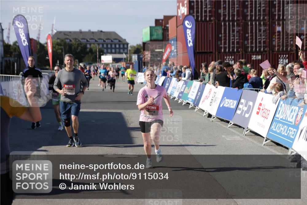 03.10.2025 - Köhlbrandbrückenlauf Jannik Wohlers http://msf.ph/oto/9115034 03.10.2025 13:32:34 Ziel 4966, 5226, 5255, 5286, 5357, 5442, 5876, 5891, 5892, 6141 meine-sportfotos.de
