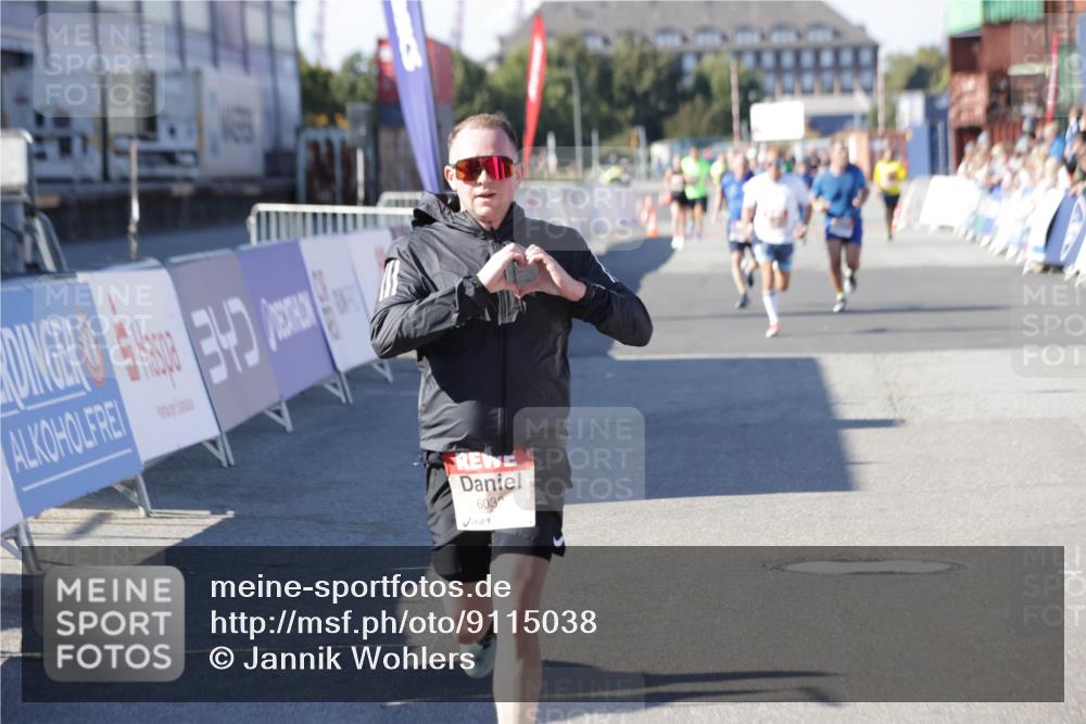 03.10.2025 - Köhlbrandbrückenlauf Jannik Wohlers http://msf.ph/oto/9115038 03.10.2025 13:02:07 Ziel 4025, 4109, 4118, 4543, 4907, 5703, 6032, 6235, 6461 meine-sportfotos.de