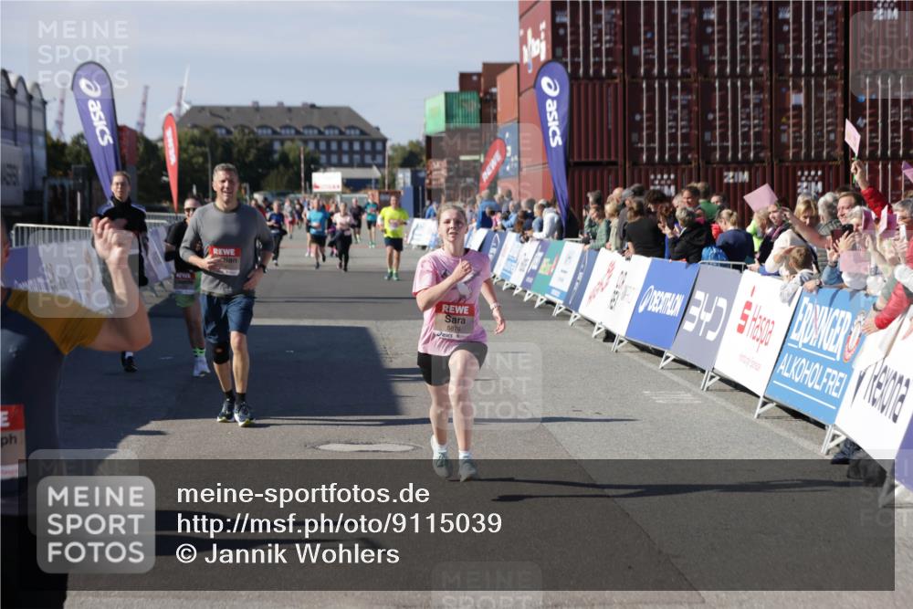 03.10.2025 - Köhlbrandbrückenlauf Jannik Wohlers http://msf.ph/oto/9115039 03.10.2025 13:32:34 Ziel 4966, 5226, 5255, 5286, 5357, 5442, 5876, 5891, 5892, 6141 meine-sportfotos.de