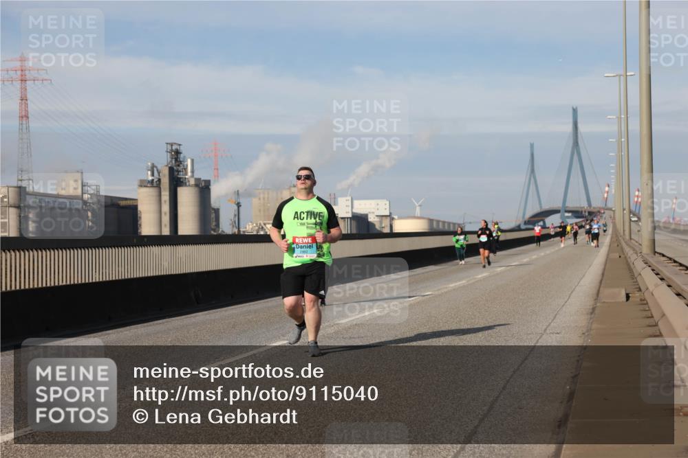03.10.2025 - Köhlbrandbrückenlauf Lena Gebhardt http://msf.ph/oto/9115040 03.10.2025 10:17:53 Position 2 2992 meine-sportfotos.de