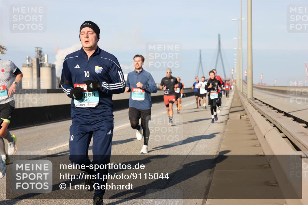03.10.2025 - Köhlbrandbrückenlauf Lena Gebhardt http://msf.ph/oto/9115044 03.10.2025 09:43:25 Position 2 10, 10, 3243, 3052 meine-sportfotos.de