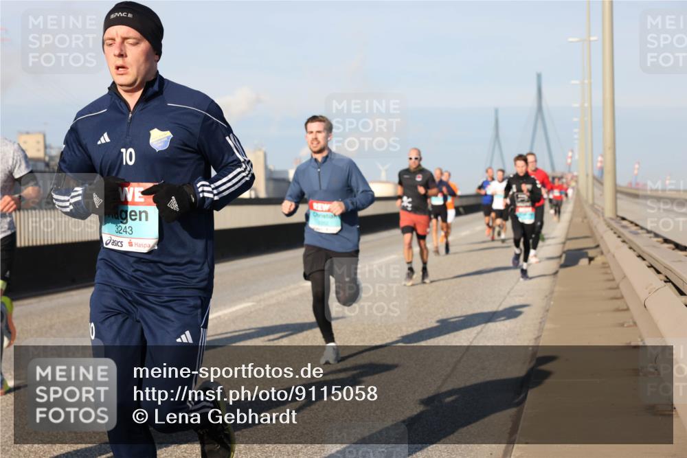 03.10.2025 - Köhlbrandbrückenlauf Lena Gebhardt http://msf.ph/oto/9115058 03.10.2025 09:43:25 Position 2 0, 10, 3243 meine-sportfotos.de